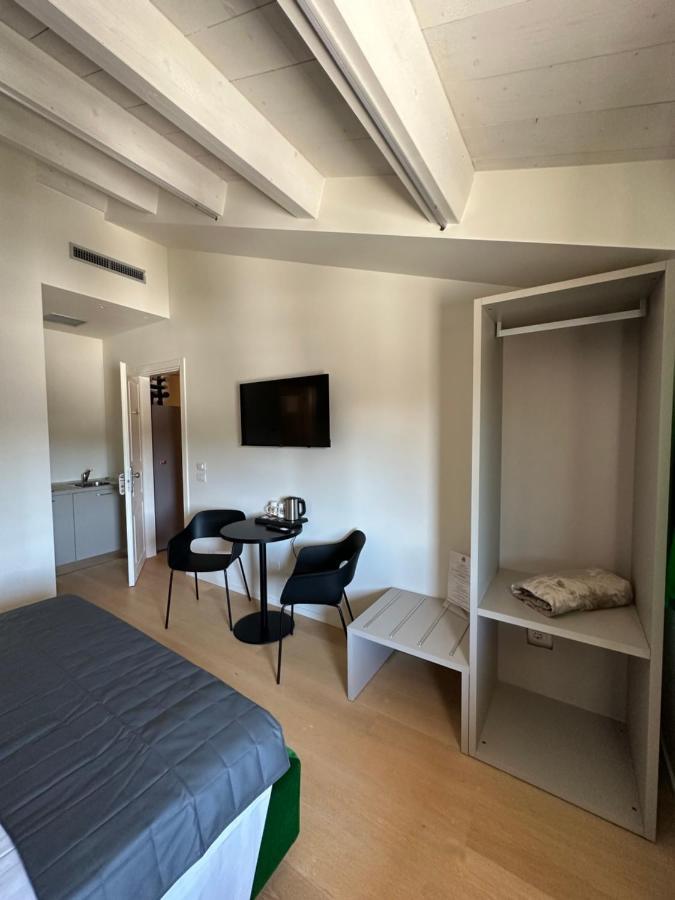 C House Rooms Lake Peschiera del Garda Exterior foto