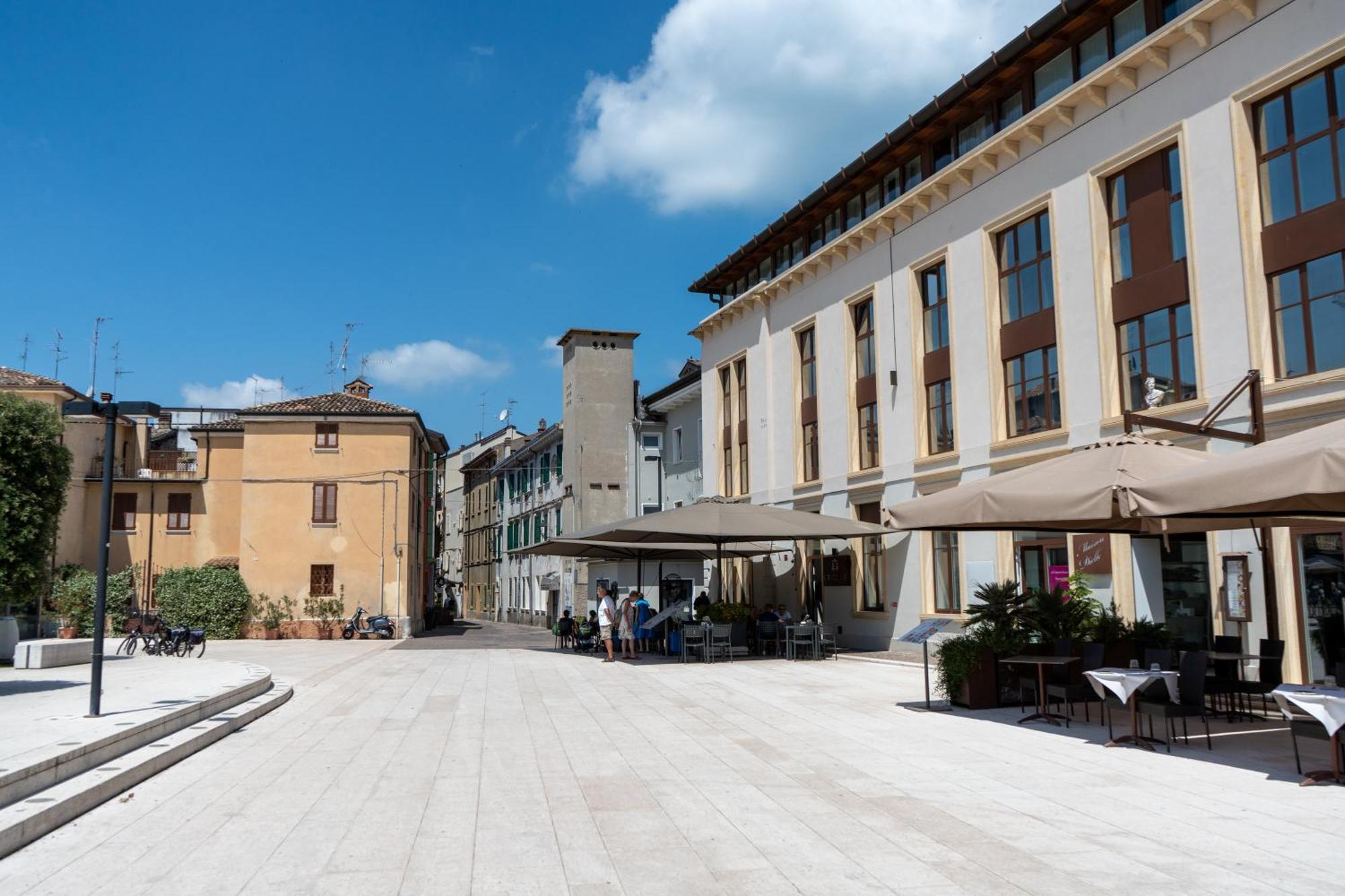 C House Rooms Lake Peschiera del Garda Exterior foto
